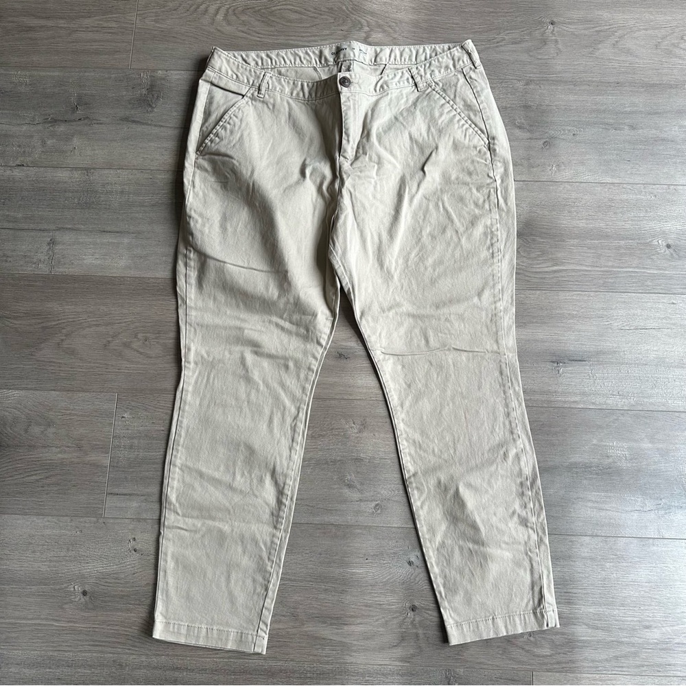 Old Navy skinny stretch khaki pants - size 18